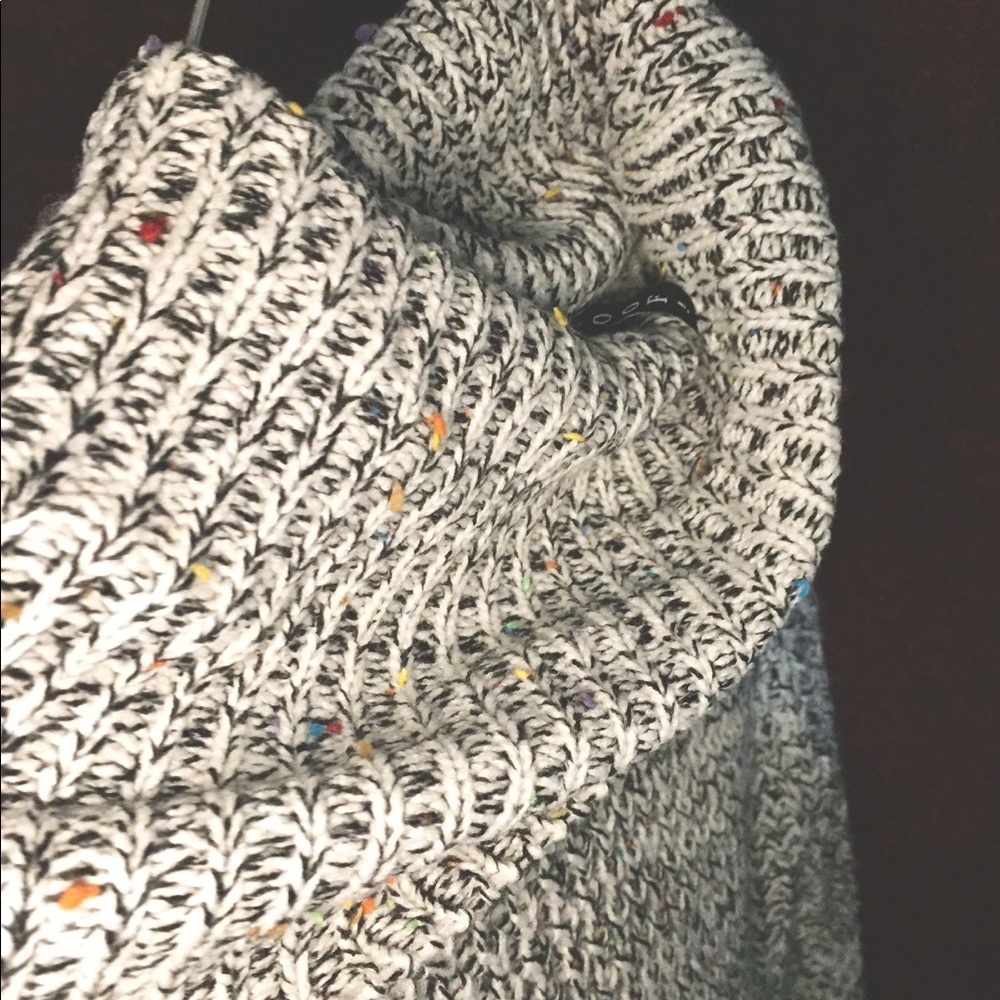 Turtle Neck Dress - Picture 4 of 4